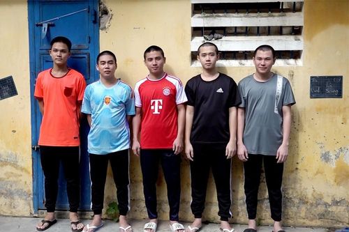 Mang hung khí xông vào đám cưới, chém 4 người trọng thương