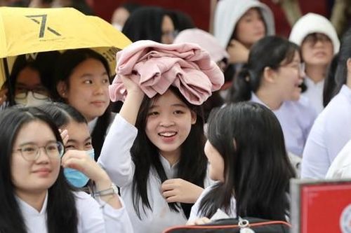 TPHCM cấm đặt tên, thu thêm, gây áp lực với học sinh