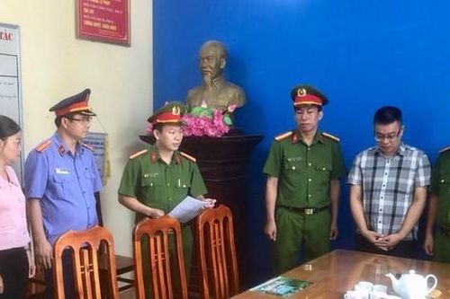 Bắt Trưởng phòng kinh doanh một công ty bảo hiểm tại Hà Nam