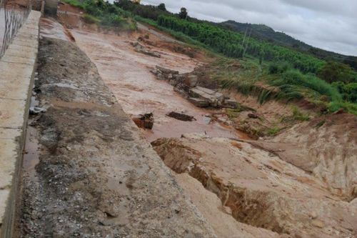 Gia Lai: Vỡ bức tường xây chắn tạm của Thủy điện Ia Glae 2