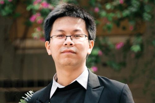 Thầy giáo dạy Toán thi vào ngành Triết, tốt nghiệp thủ khoa trường Nhân văn