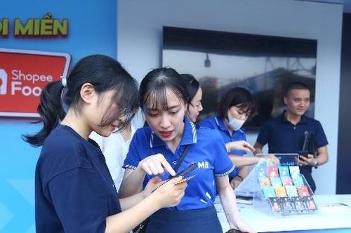 Hàng loạt công nghệ thanh toán mới được giới thiệu đến giới trẻ Hà Nội