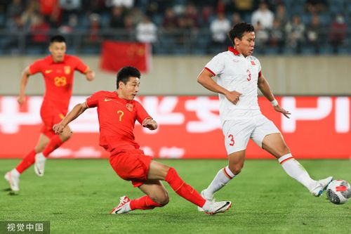 Tiến Linh nhận thẻ đỏ, Tuyển Việt Nam thua 0-2 trước Trung Quốc