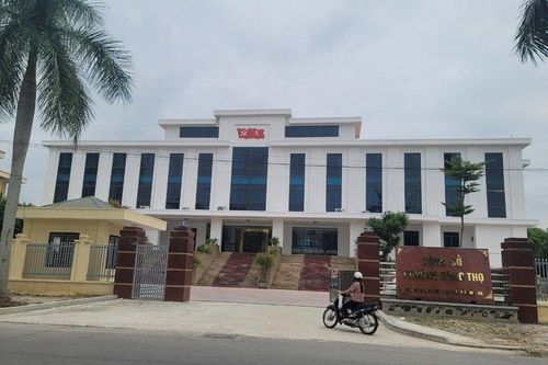 Phường lắp thẻ từ vào thang máy công sở để cán bộ dùng, dân phải đi bộ