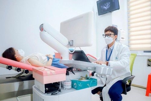 'Ươm mầm hạnh phúc' cho 100 cặp vợ chồng 'khát' con
