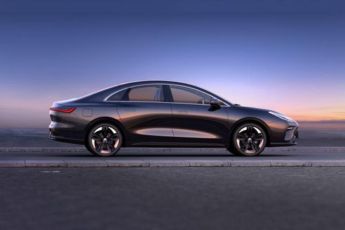 Sedan công suất 462 mã lực, kích thước ngang Mercedes-Benz EQE, giá gần 600 triệu đồng