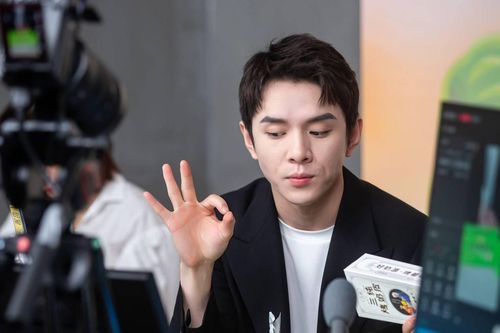 Các KOL Trung Quốc trở thành tỉ phú nhờ livestream bán hàng như thế nào?