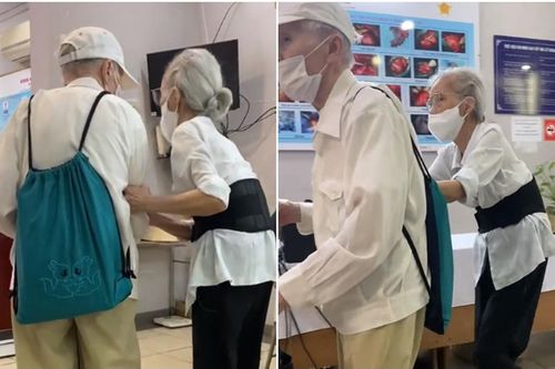 Khoảnh khắc cụ ông dìu vợ ở bệnh viện khiến CĐM ước ao: Về già chỉ mong được vậy
