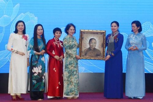 Đồng chí Nguyễn Thị Thập là tấm gương tiêu biểu về phẩm chất Anh hùng, Bất khuất, Trung hậu, Đảm đang