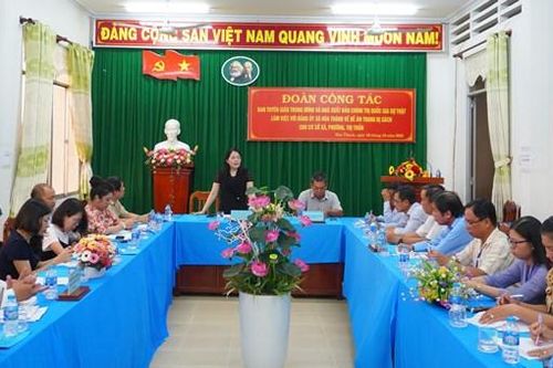 Khảo sát việc triển khai Đề án trang bị sách cho cơ sở xã, phường, thị trấn