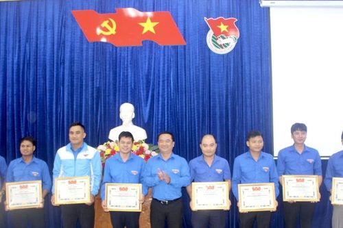Gia Lai: Tặng bằng khen 96 tập thể, cá nhân có thành tích trong Chiến dịch thanh niên tình nguyện hè