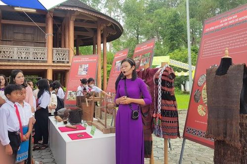 Trưng bày hơn 200 hình ảnh, hiện vật về A Lưới