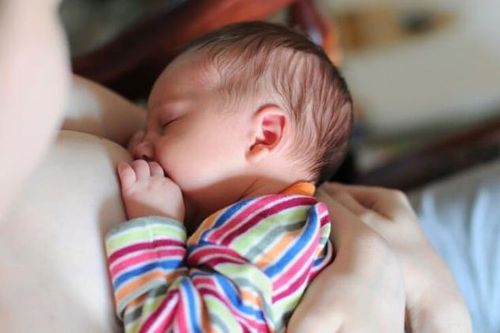 Ung thư vú thời kỳ cho con bú rất hiếm, dễ bị 'bỏ mặc làm ngơ'