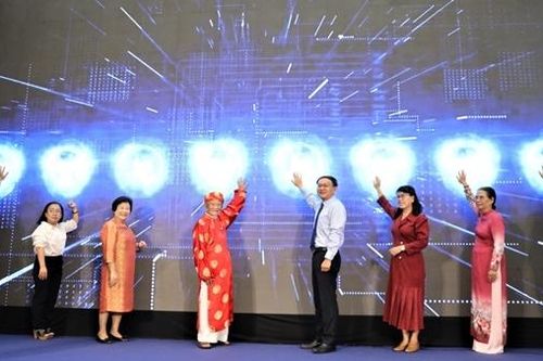 Khai mạc chuỗi hoạt động chào mừng Ngày chuyển đổi số quốc gia