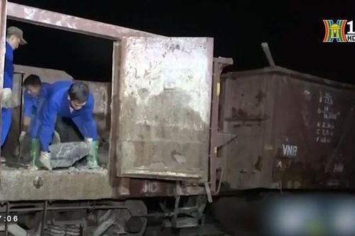 Sau sạt lở, tạm thông tuyến đường sắt Hà Nội - Lào Cai