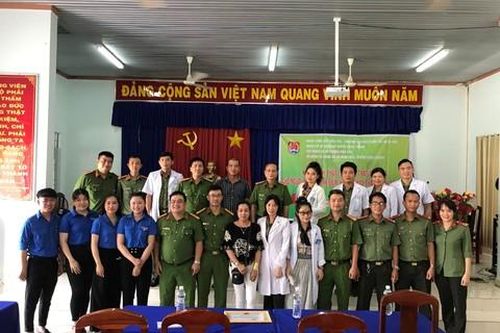 Nâng cao phẩm chất chính trị, đạo đức, lối sống trong thực hiện nhiệm vụ chuyên môn