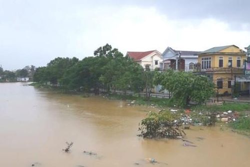 Không khí lạnh gây mưa rất to, nguy cơ lũ quét, sạt lở đất ở miền Trung