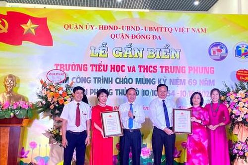 Đống Đa: Gắn biển cụm công trình chào mừng Ngày Giải phóng Thủ đô