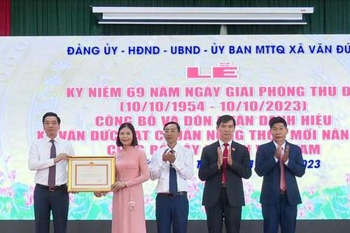 Văn Đức đón nhận danh hiệu Xã nông thôn mới nâng cao