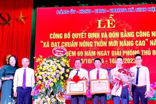 Ninh Hiệp đón nhận danh hiệu Xã đạt chuẩn nông thôn mới nâng cao