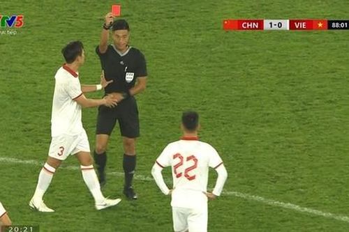 Tình huống khiến Tiến Linh nhận thẻ đỏ ở trận đấu giữa ĐT Việt Nam và ĐT Trung Quốc