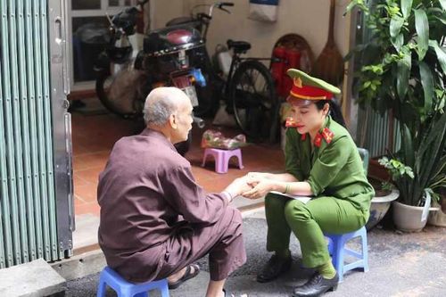 Nữ cảnh sát khu vực: 'Công việc của cảnh sát khu vực khá áp lực nhưng thế mới thú vị'