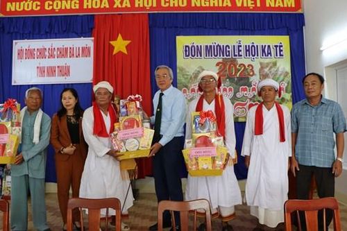 Mặt trận tỉnh Ninh Thuận thăm, chúc mừng Lễ hội Katê năm 2023