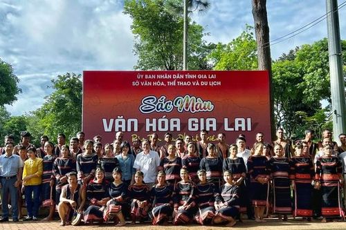 Trình diễn sắc màu văn hóa Gia Lai