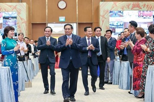 Thường trực Chính phủ gặp mặt đại diện doanh nhân Việt Nam