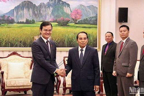 Phó Chủ tịch nước Lào tiếp Đoàn đại biểu cấp cao Trung ương Đoàn TNCS Hồ Chí Minh