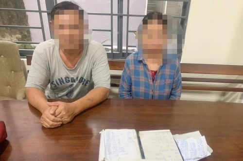 Đang ghi đề thì bị 'bớ'