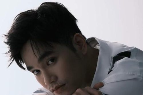 'Hit maker' Khắc Hưng mong muốn định hình lại hình ảnh nghệ sĩ ở Việt Nam