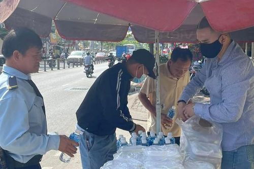Siết an toàn thực phẩm suất ăn từ thiện