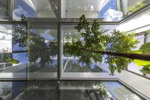 Báo Mỹ nức nở khen ngôi nhà 'cắt làm đôi' độc đáo ở Huế