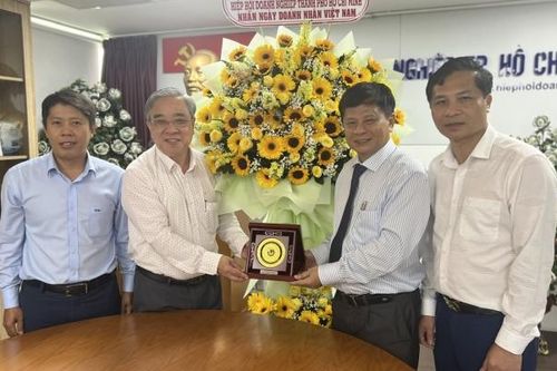 Hội Nhà báo Việt Nam thăm, chúc mừng các Hội doanh nghiệp tại TP HCM