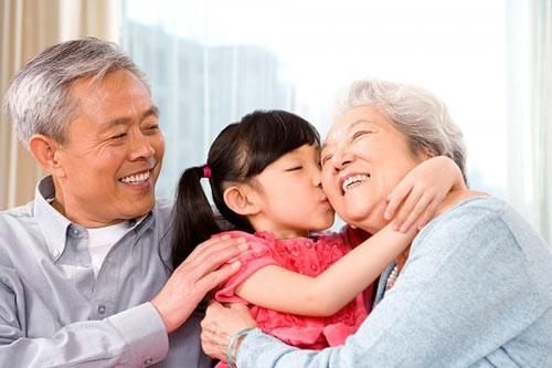 Ngày Quốc tế Trẻ em gái 11/10: Giúp ông bà 'gỡ' tư duy phải sinh cháu trai nối dõi