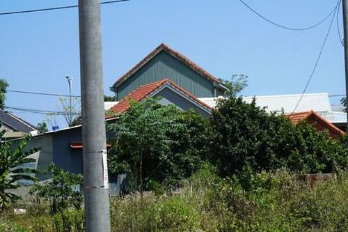 Thừa Thiên-Huế: Đường 82 tỷ đồng sau bốn năm xây dựng vẫn dang dở vì vướng hai hộ dân