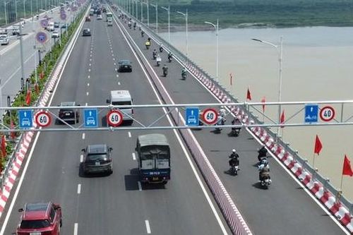 Nâng tốc độ ô tô đi lại trên cầu Vĩnh Tuy lên 60km/giờ