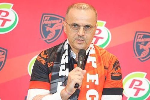 Bị Hà Nội FC sa thải, HLV Bandovic trở lại Thai League làm việc