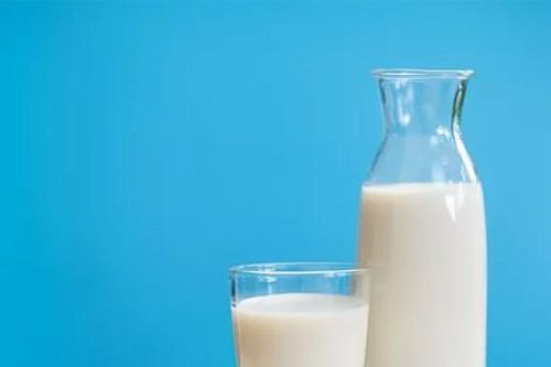 Bác sĩ từ bỏ đồ uống yêu thích sau khi biết thói quen của những người sống thọ