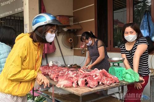 Nhiều trang trại phải bán lợn hơi dưới 50.000 đồng/kg, người nuôi lỗ nặng
