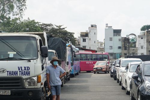 TP.HCM lo tái diễn cảnh ùn tắc đăng kiểm dịp cuối năm
