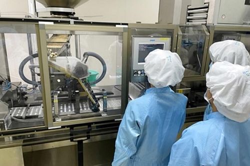 AstraZeneca chuyển giao công nghệ sản xuất dược phẩm tại Việt Nam