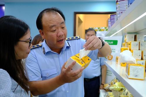 Tổng cục Quản lý thị trường mở cửa Phòng trưng bày hàng thật-hàng giả