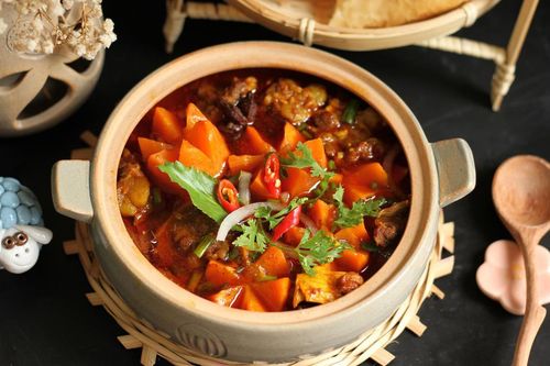 Bò kho - món ăn kết hợp với bún, phở hay bánh mỳ... đều hợp khẩu vị