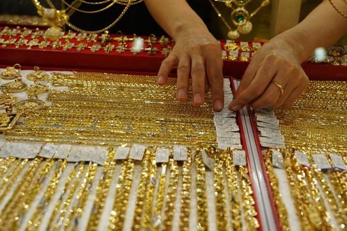 Điểm tin kinh tế - thị trường ngày 11/10/2023: Vàng sát mốc 70 triệu đồng/lượng; giá lúa bắt đầu 'nóng' trở lại