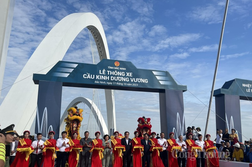 Phó Thủ tướng Trần Lưu Quang dự lễ cắt băng khánh thành Cầu Kinh Dương Vương