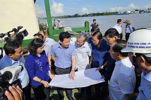 Tháo gỡ thủ tục khai thác mỏ, cung ứng cát cho các công trình trọng điểm