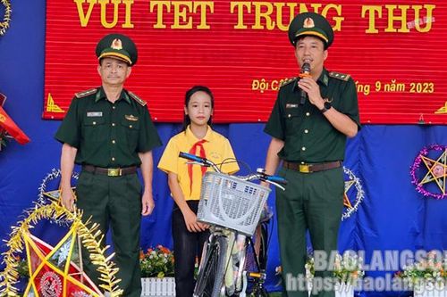 Cùng nâng bước em đến trường