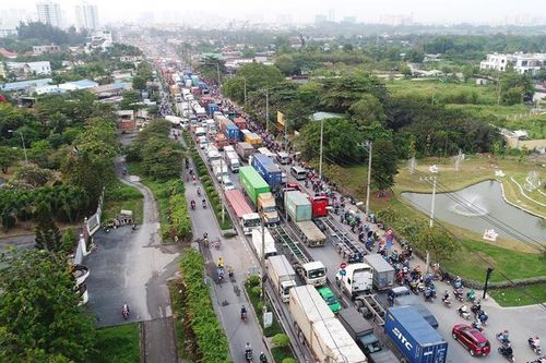 Thành phố Hồ Chí Minh: Đề xuất thiết lập 'làn sóng xanh' giảm ùn ứ khu vực cảng Cát Lái